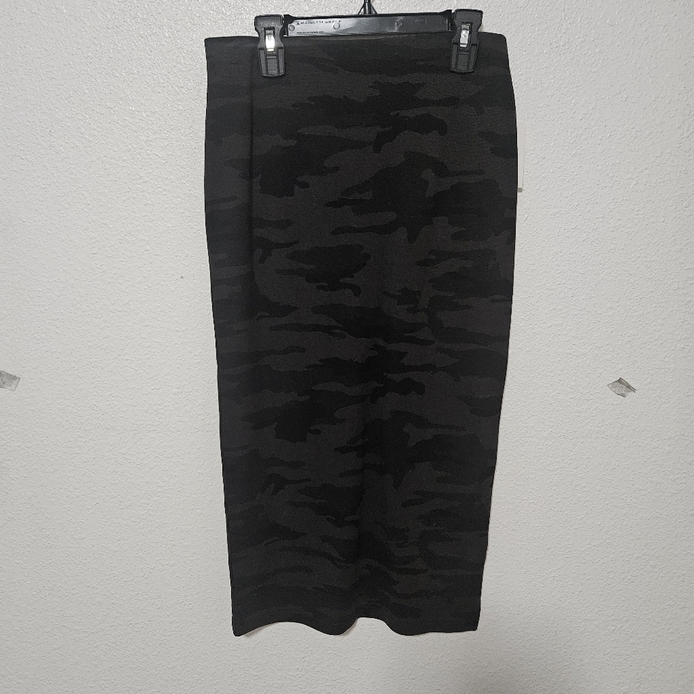 NWT Sanctuary camo print pencil skirt size xs